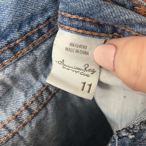 American Rag Blue Jeans- Juniors | Style: Distressed Cropped2 | Size:11 *Vintage - Picture 7 of 12